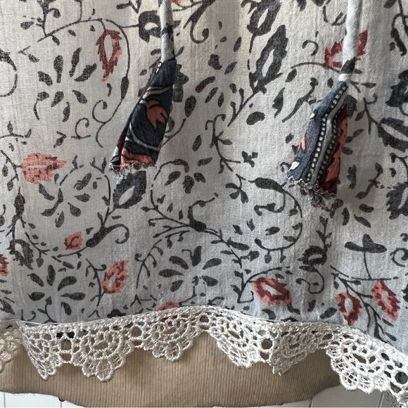 Saylor/Revolve Women’s Bohemian Oversized Floral Blouse, Size Small, #85 - Picture 6 of 11